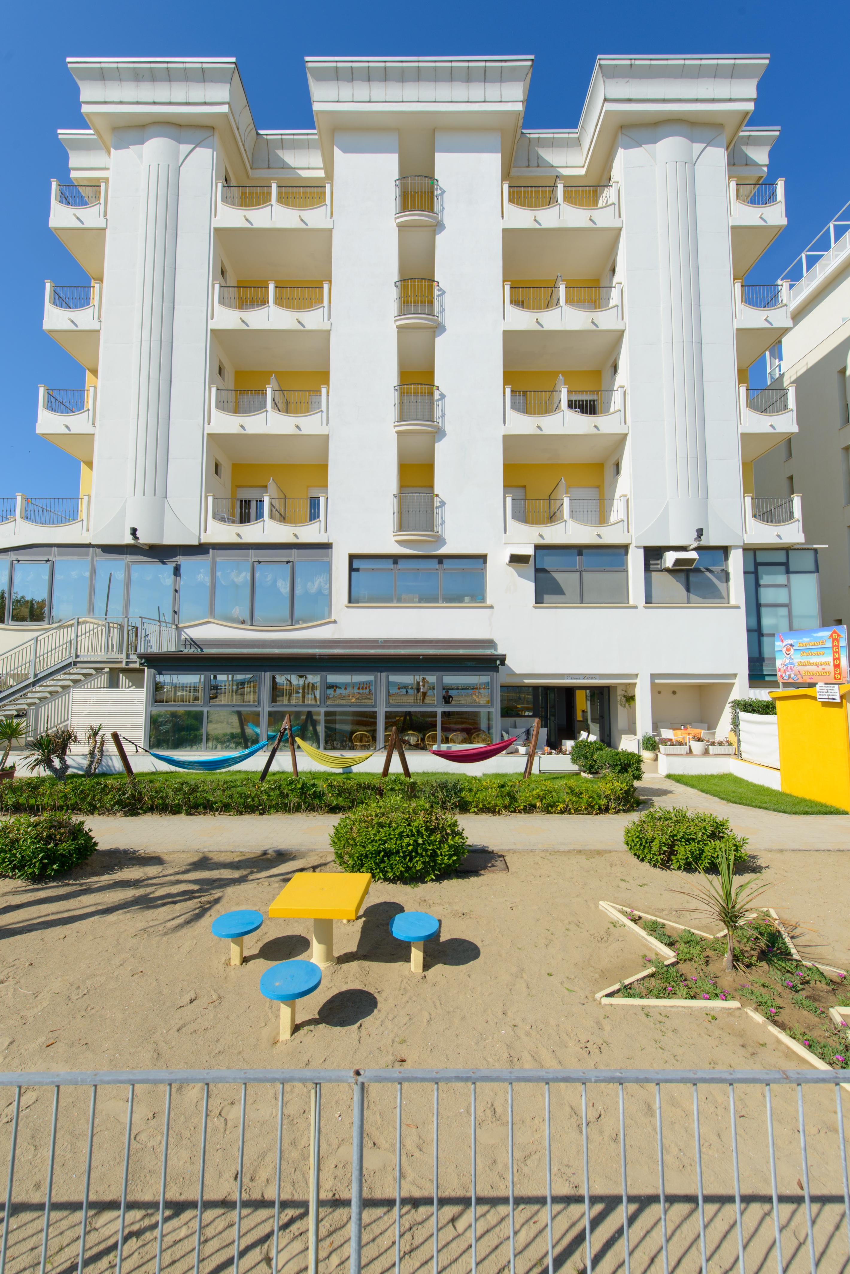 Hotel Zeus Римини Екстериор снимка
